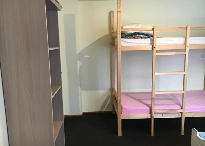 格斯尼格拉夫旅馆 *