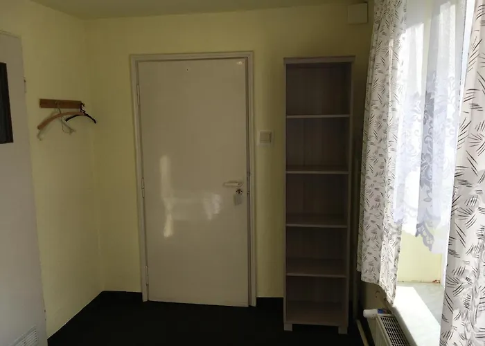 格斯尼格拉夫旅馆 *